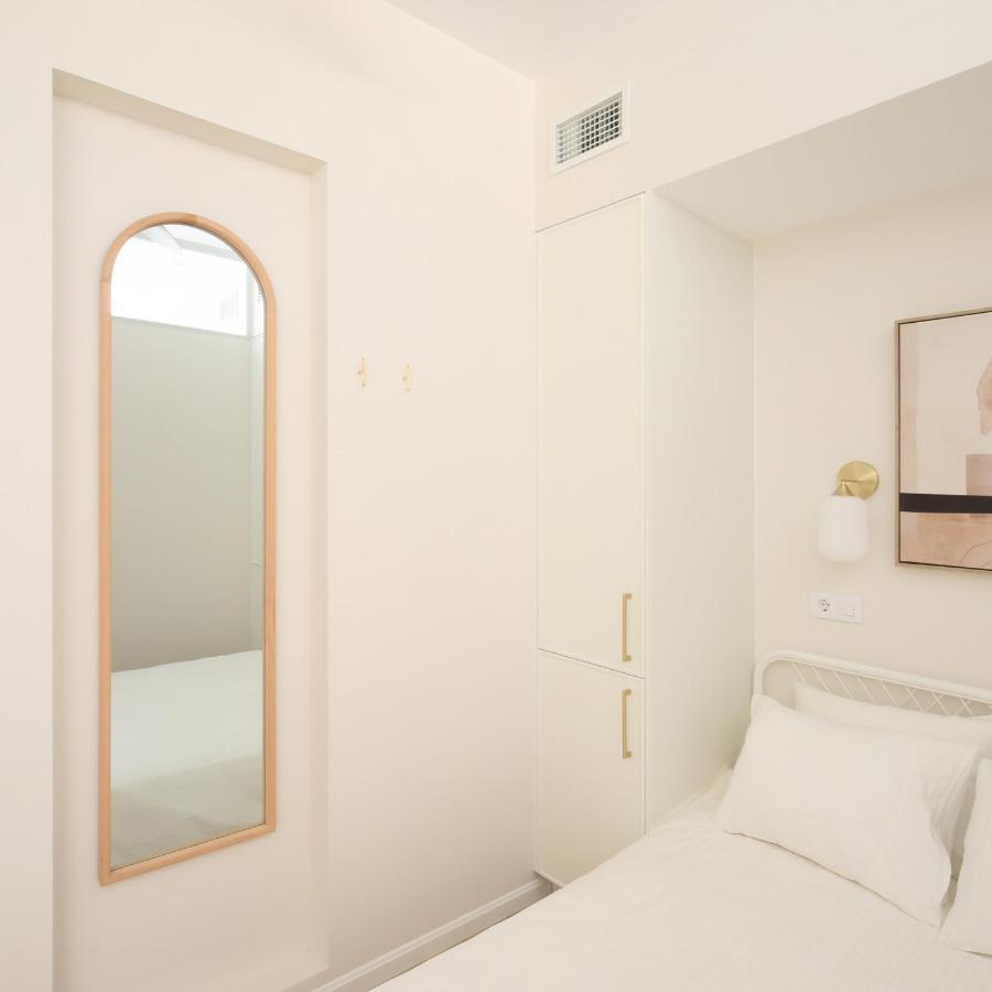 Staylish Studio Apartment In Malasana Madrid Bagian luar foto