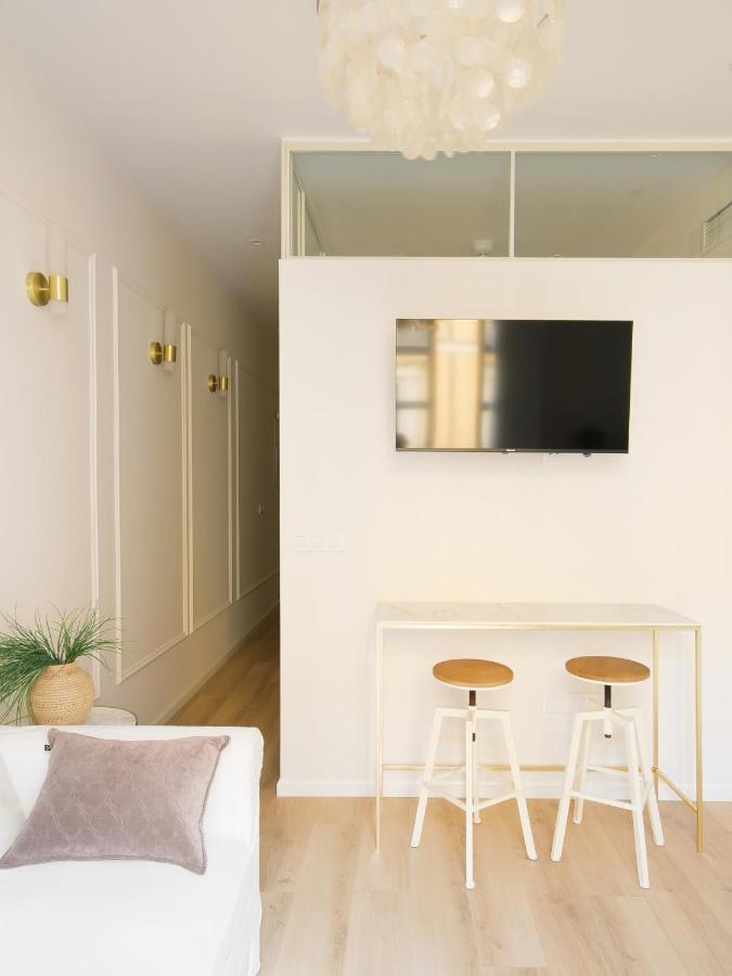 Staylish Studio Apartment In Malasana Madrid Bagian luar foto